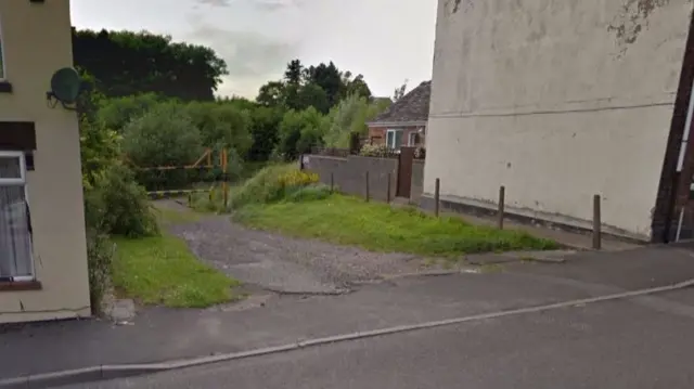 Path leading down to pool off St Michael's Road