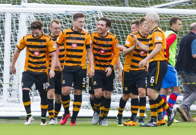 Alloa's Jason Marr (3rd from left) celebrates his goal against Inverness CT