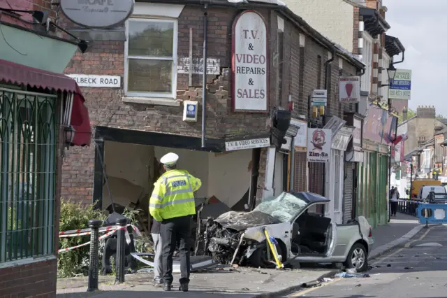 Scene of car crash in Luton