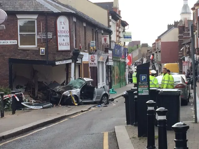 Fatal car crash in Luton