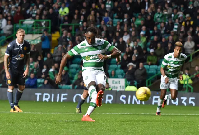 Moussa Dembele scores