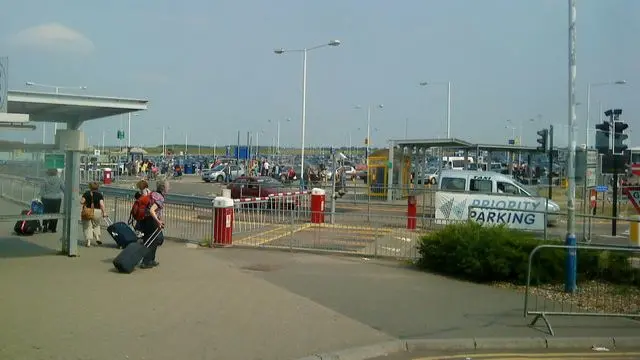 Luton airport drop-off area