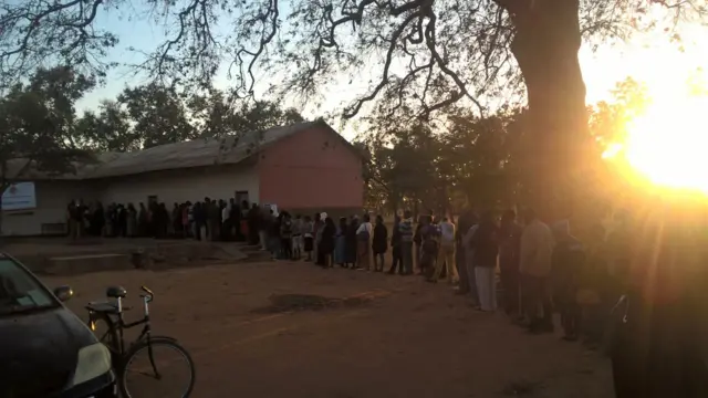 voters queue