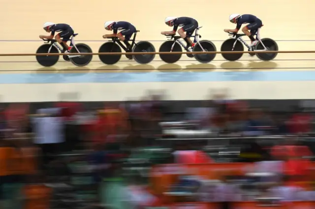 Women's team pursuit