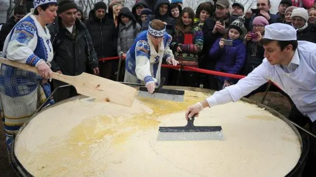 Belarussian cooks made a giant potato pancake to try and establish a new Guinness world record, in March 2016