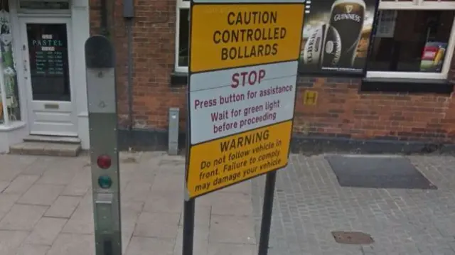 Bollard warning sign on High Street, Uttoxeter