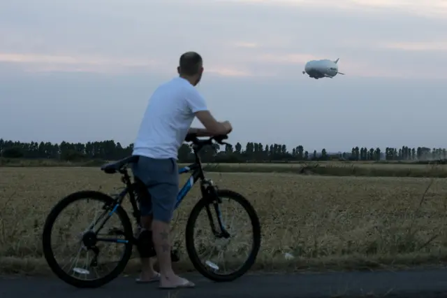 Cyclists stops to watch Airlander's maiden flight