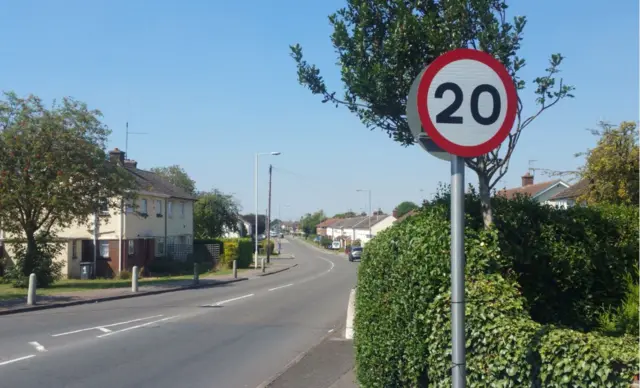 20mph sign on Drovers Way in Dunstable