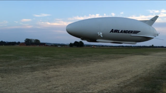 Airlander lands in Bedfordshire