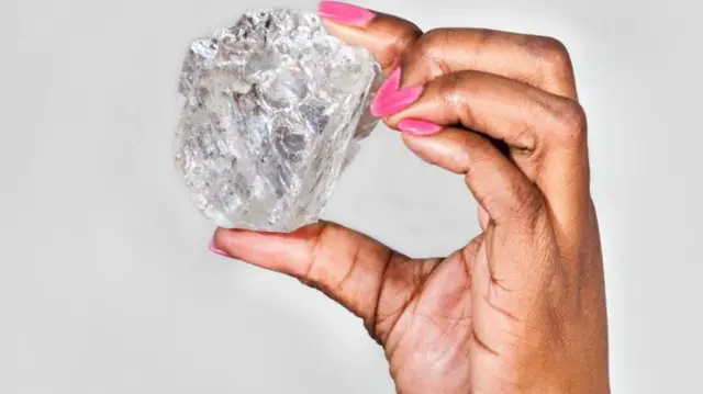 Lesedi la Rona diamond held in the hand