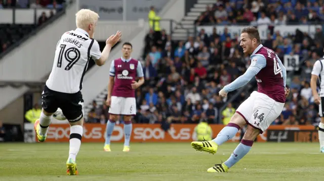 Ross McCormack shoots