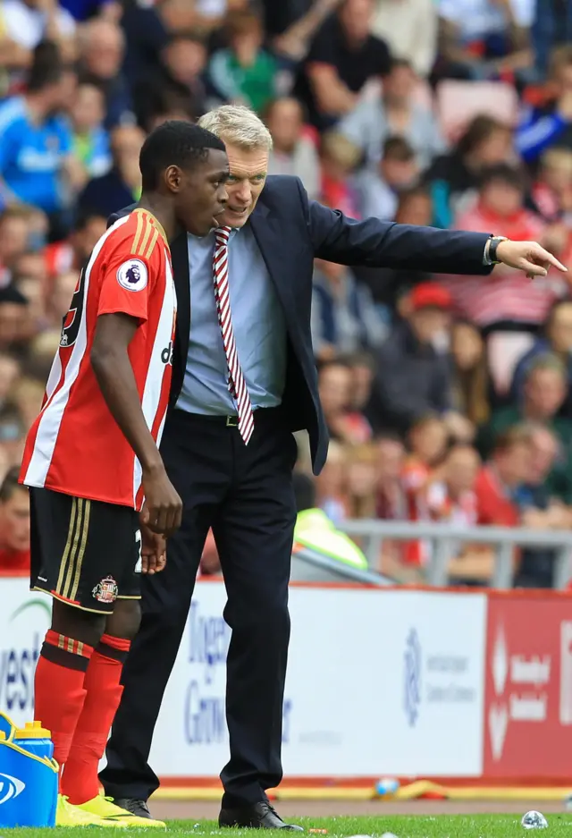 Joel Asoro of Sunderland with manager David Moyes