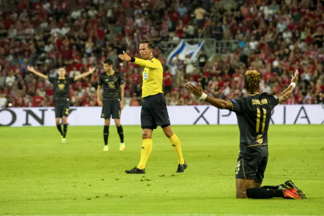 Celtic's Scott Sinclair (right) appeals to the referee for a foul