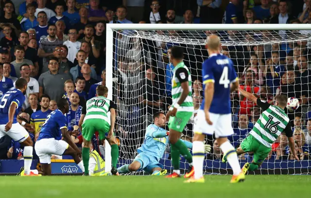 Kone scores Everton's fourth goal