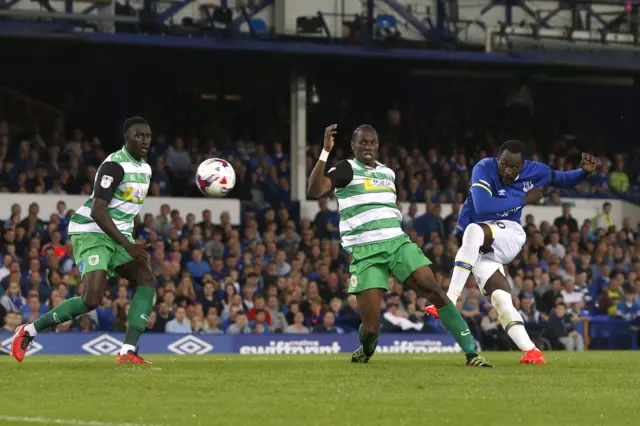 Everton's Lukaku shoots