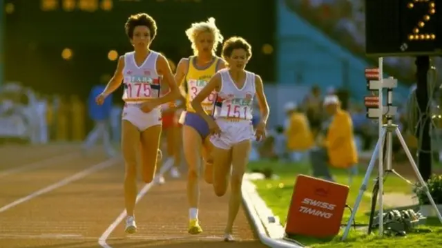 Zola Budd (R) competing during the 3,000m in the 1984 Olympics