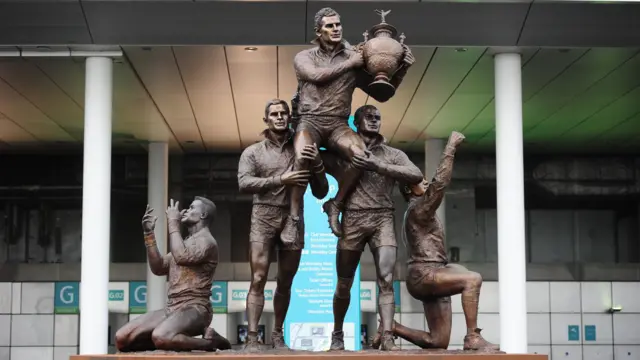 Wembley statue