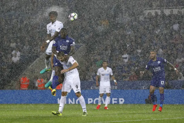 Leroy Fer heads past Ron Robert Zieler.