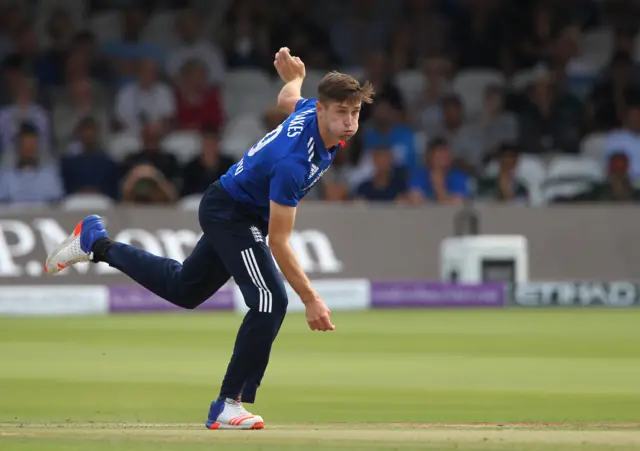 Chris Woakes bowls