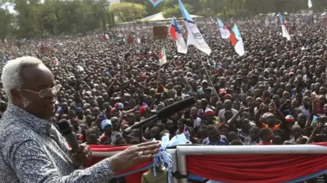 Tanzania politician Edward Lowassa at a rally in 2015