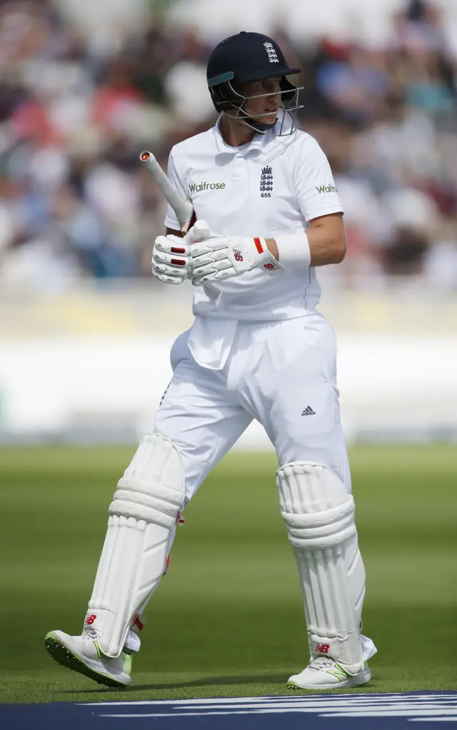 Joe Root trudges off