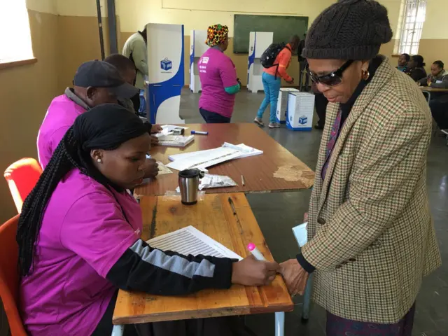 Voting South Africa's municipal elections