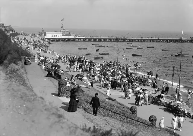 Holidaymakers on the beach at Clacton, Essex, circa 1925