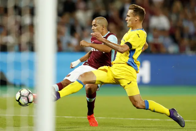 Feghouli scores West Ham's third