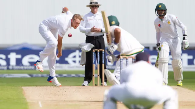 Stuart Broad bowling