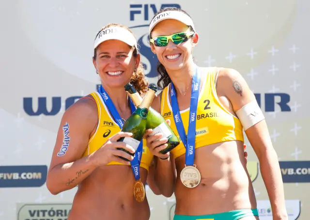 Larissa Franca (L) and Talita Antunes