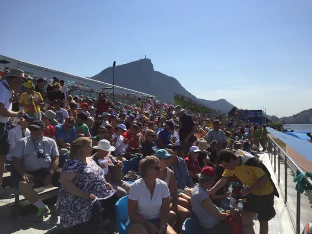 Crowds at Lagoa