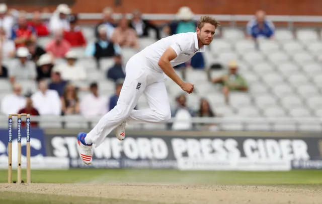 Stuart Broad bowls