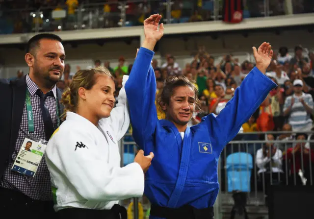 Majlinda Kelmendi (right)