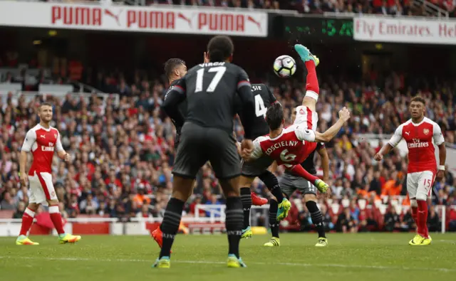 Laurent Koscielny scores