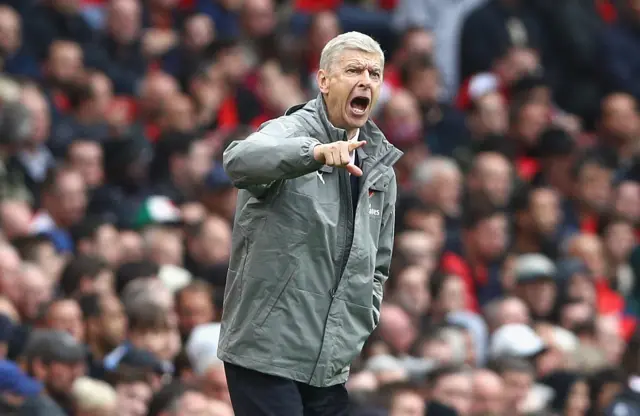 Arsene Wenger shouts instructions