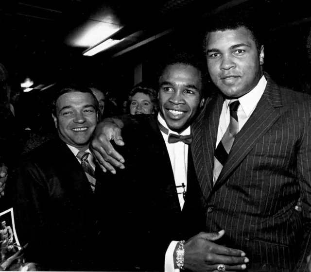 Sugar Ray Leonard, pictured with Muhammad Ali, in 1982