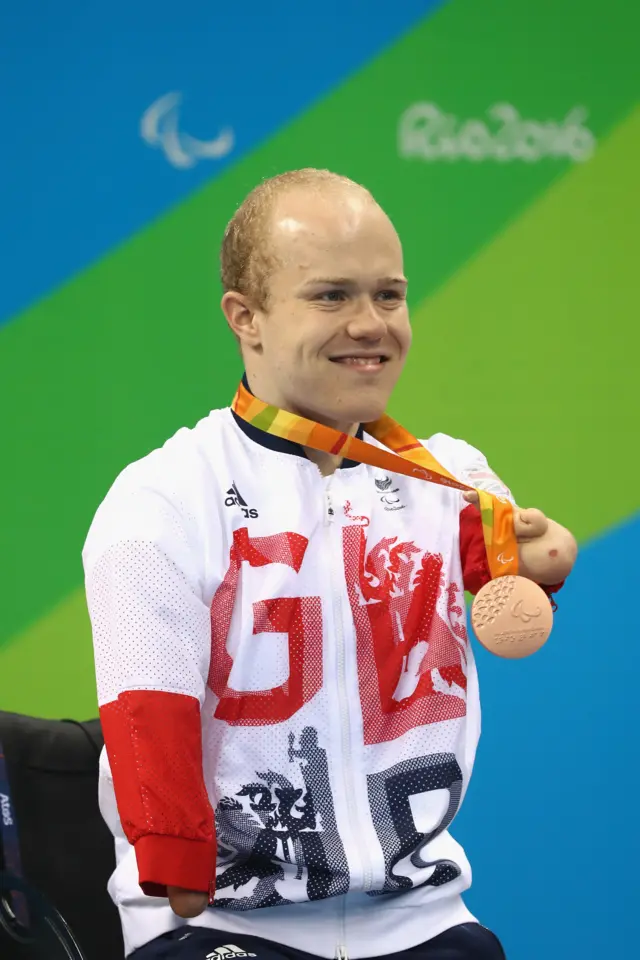 Andrew Mullen shows off his bronze medal from the S5 men's 200m freestyle