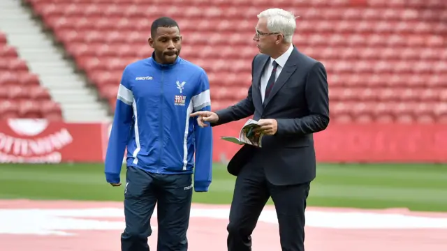 Pardew talks to Puncheon