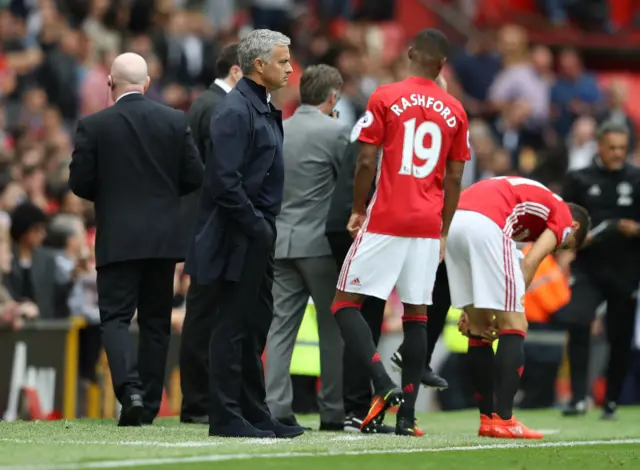 Rashford and Herrera prepare to come on for United