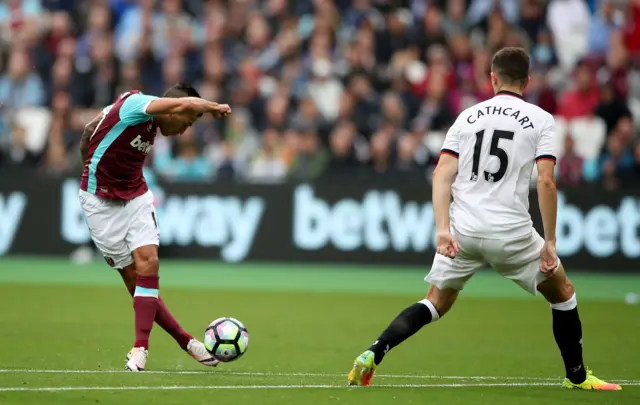 Manuel Lanzini has an attempt