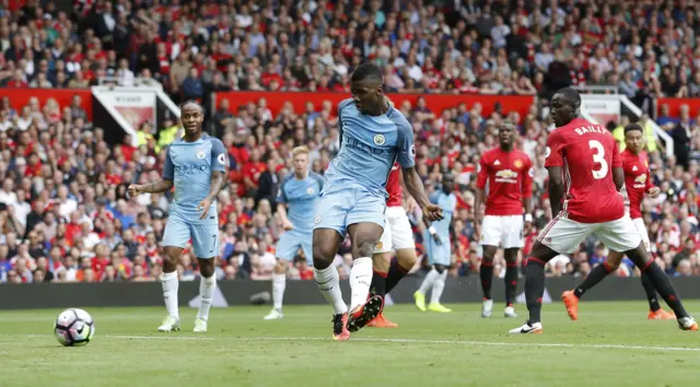 Kelechi Iheanacho scores City's second goal