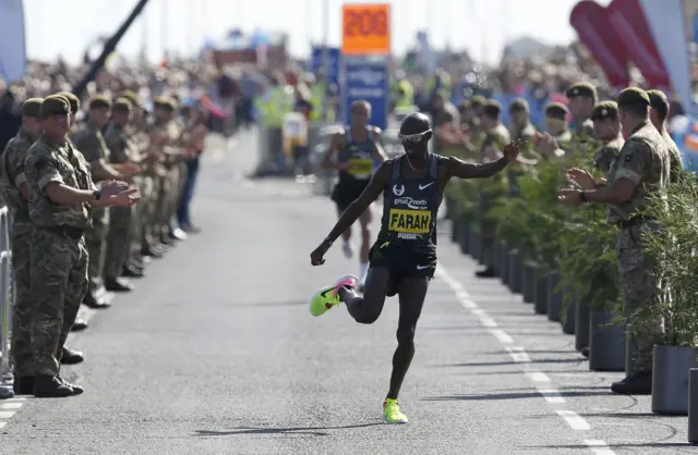 Mo Farah's heel flick as he crosses the line