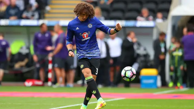 Luiz warms up