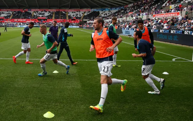 Swansea's Icelandic midfielder Gylfi Sigurdsson warms up with his team mates