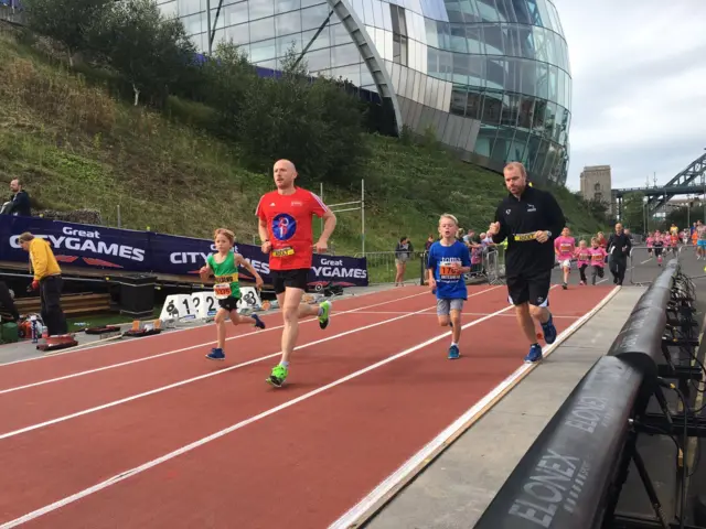 Mini runners on the Great CityGames track