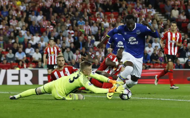 Romelu Lukaku shot is saved by Jordan Pickford