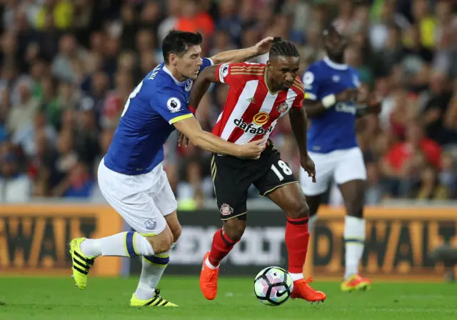 Jermain Defoe tries to get away from Gareth Barry