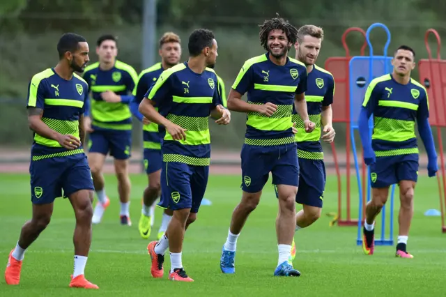 Theo Walcott and Arsenal team-mates in training