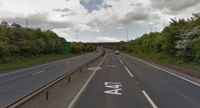 Eastbound A47 near King's Lynn, showing the road and a flyover