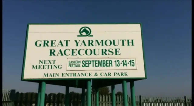 Great Yarmouth races signage